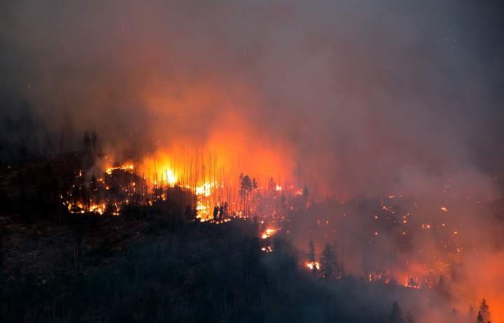 The Mount Eneas fire at night.