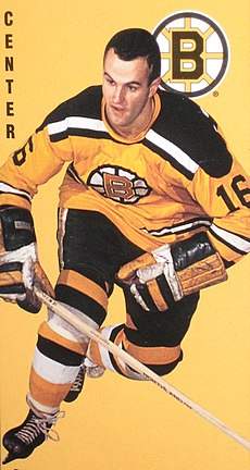 A hockey card featuring Murray Oliver.