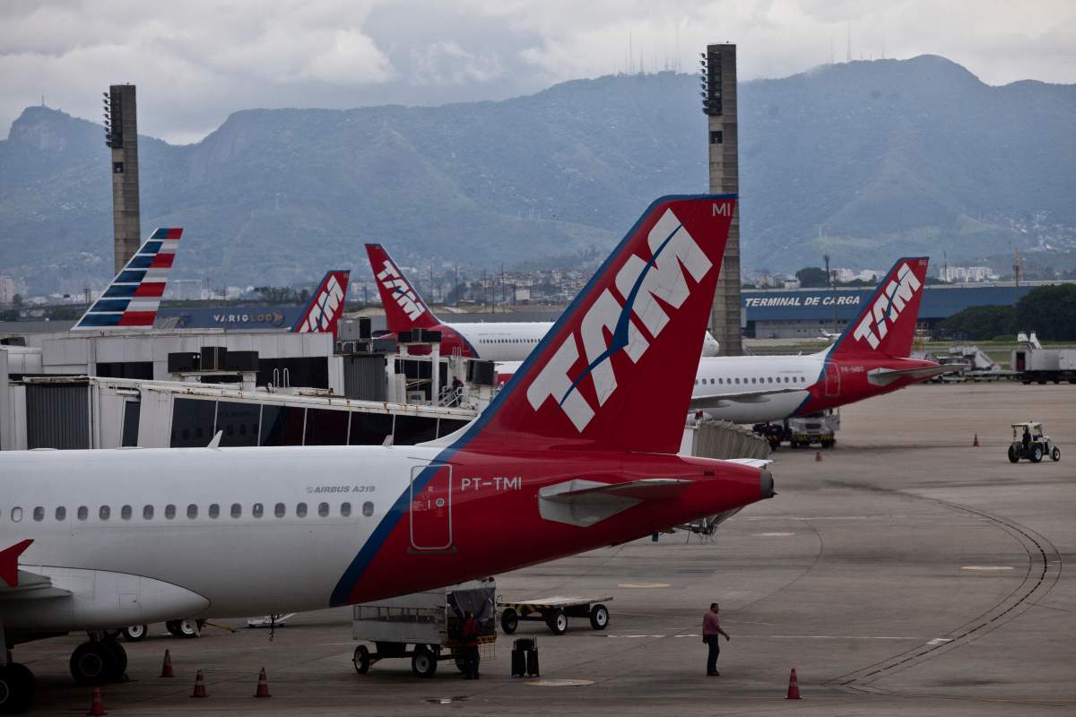 Latam Airlines Group SA's Tam airplanes move around the tarmac at the Galeao airport in Rio de Janeiro, Brazil, on Friday, Nov. 22, 2013. 