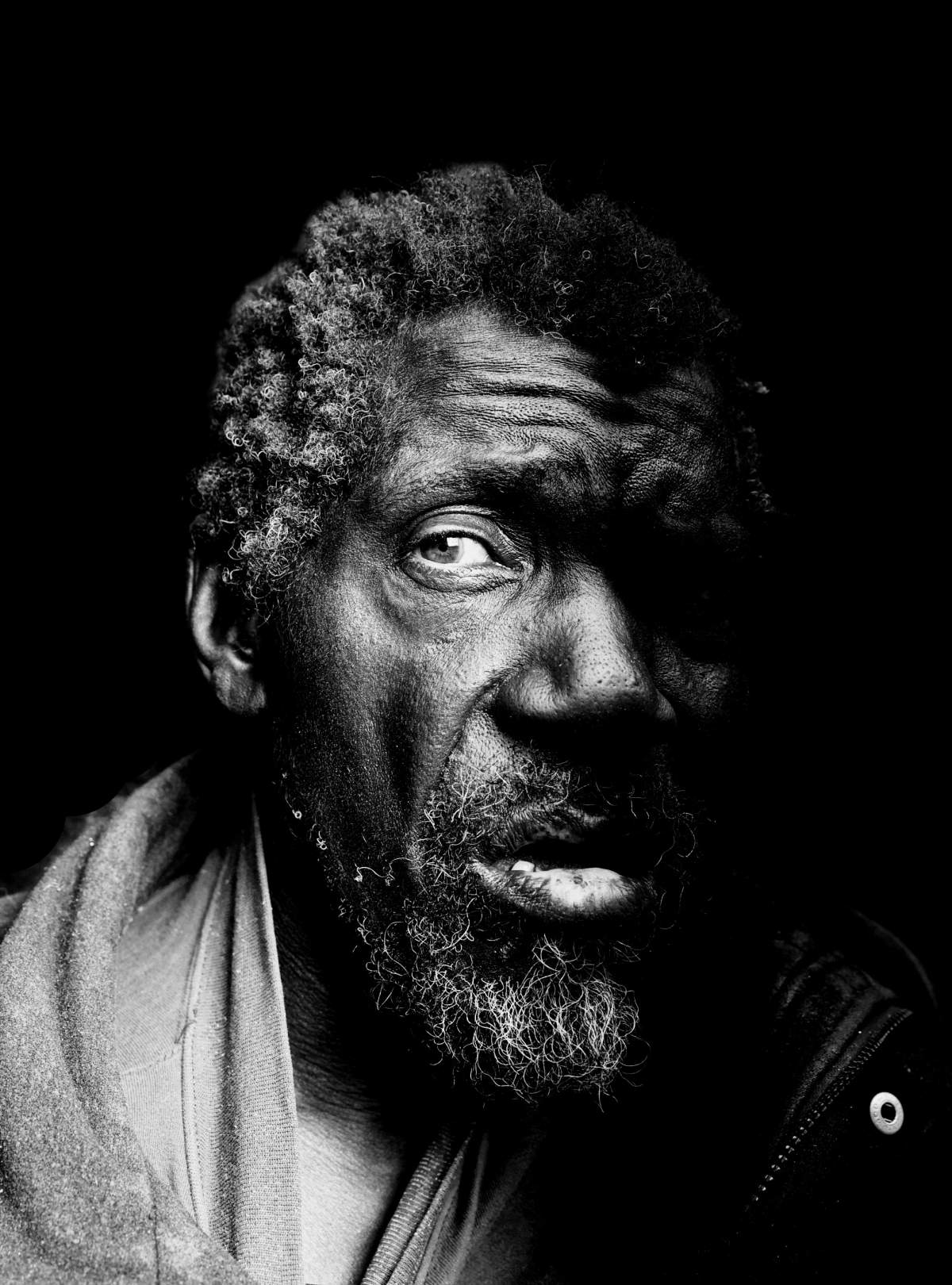 Collingwood photographer aims to humanize homelessness through pictures - image