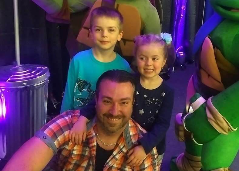 Scott Wilson with children Ryker (L) and Leaira (R).