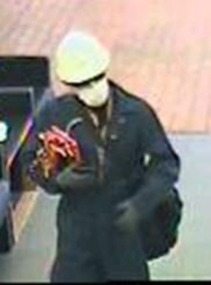 Calgary Police Service looking to identify a man believed to have robbed a CIBC bank in late August.
