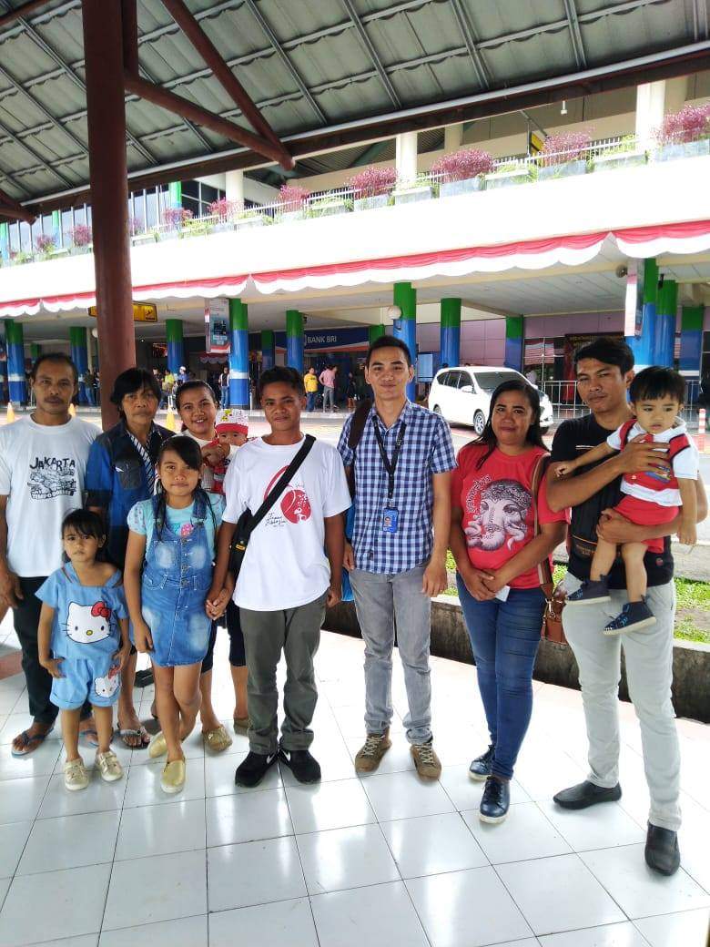 Aldi Novel Adilang (in the white shirt) is seen after reuniting with his famiy on Sept. 9, 2018.