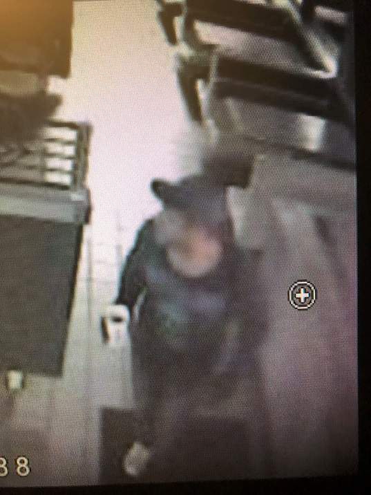 Halton police searching for suspect after robbery at Oakville Burger King - image