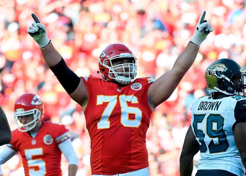 Kansas City Chiefs offensive lineman Laurent Duvernay-Tardif (76) celebrates after a field goal by kicker Cairo Santos (5), during the second half of an NFL football game against the Jacksonville Jaguars in Kansas City, Mo., on November 6, 2016.