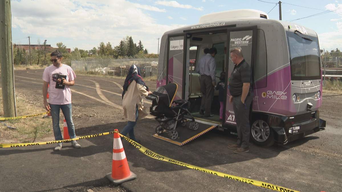 A new self-driving shuttle bus connects the Calgary Zoo and Telus Spark.