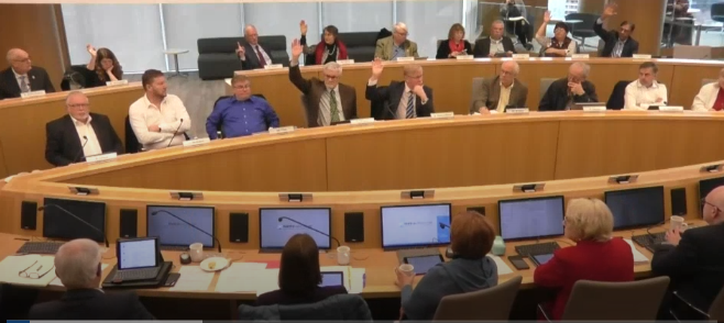Councillor hopes UBCM delegates look at how elected officials vote for pay hikes - image