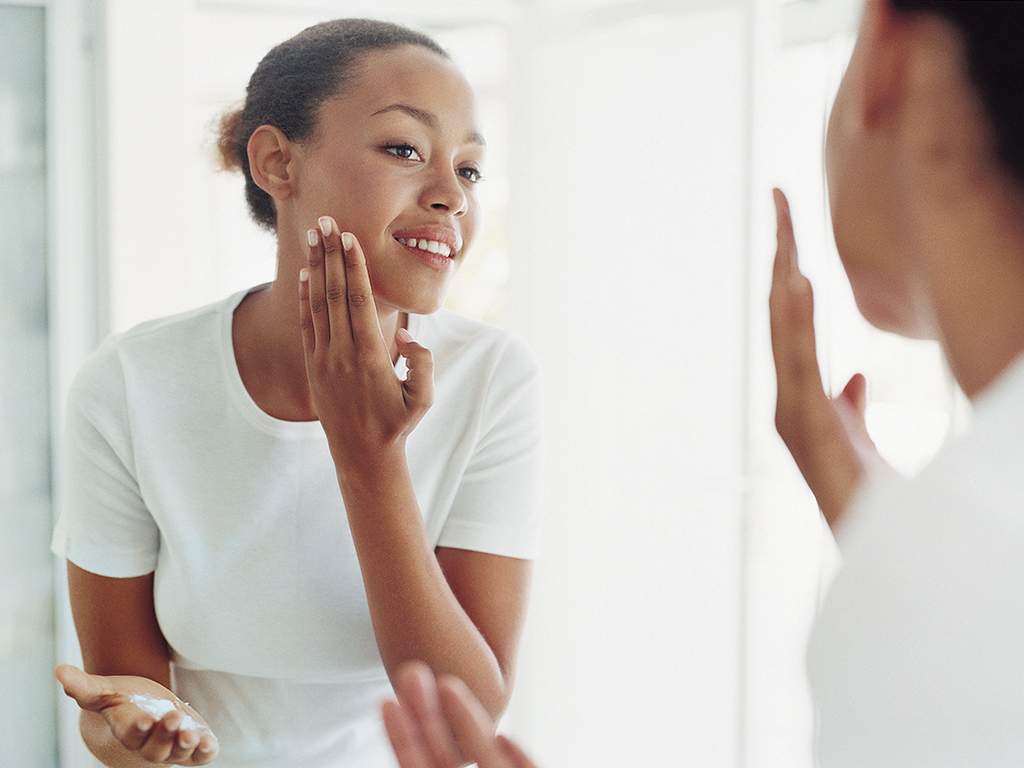 Some experts believe that it's not necessary to moisturize skin as the body is already equipped to do it on its own. 