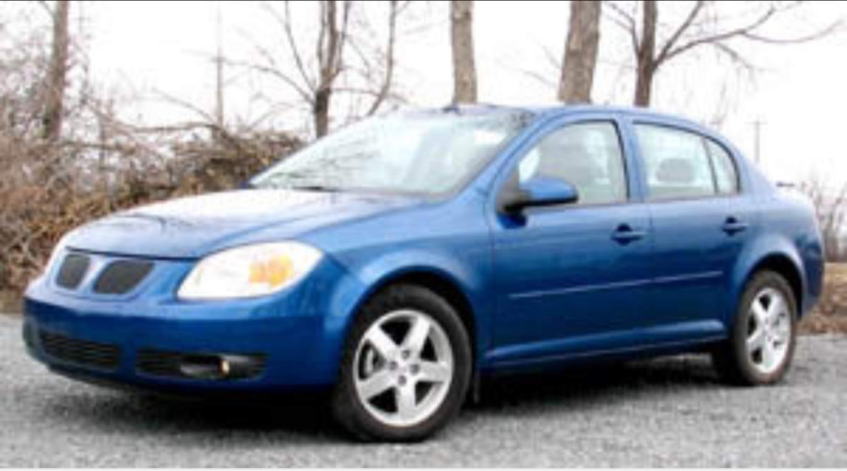 Rosati’s car, a blue 2005 Pontiac.
