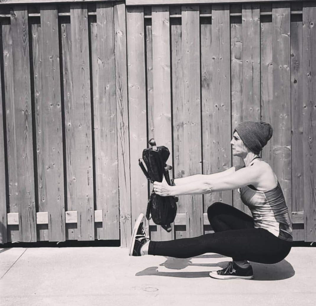 Amanda Thebe doing the pistol squat.