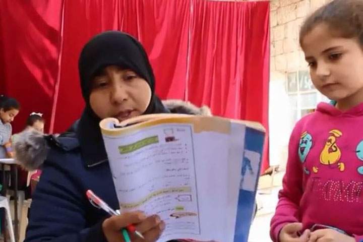 A screenshot from Nasaem Souria TV's report on children's education in Syria.
