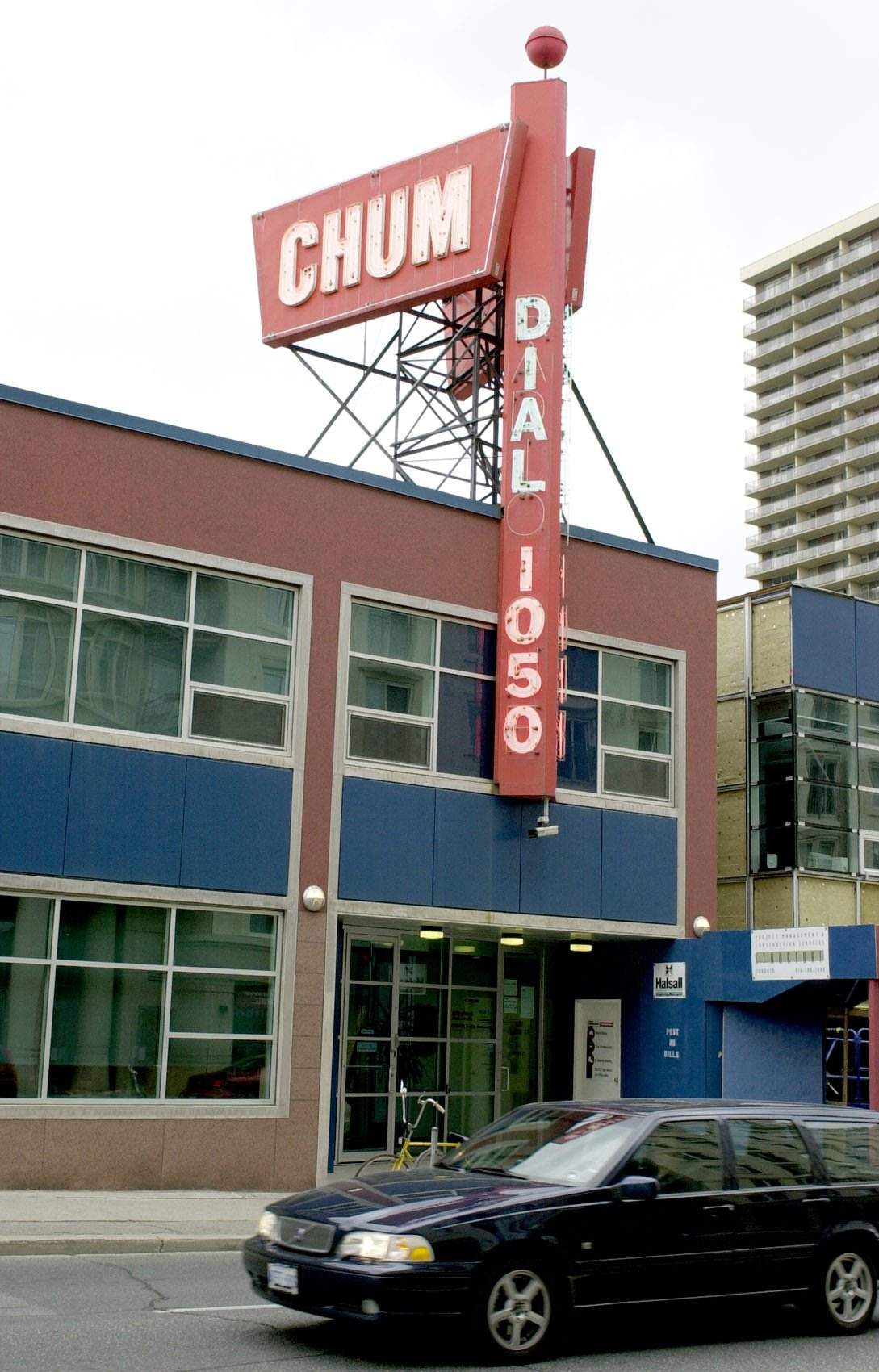 Signage on the Chum Building on Yonge Street, just below St. clair. Picture taken on Sept.21/00 Photo by
