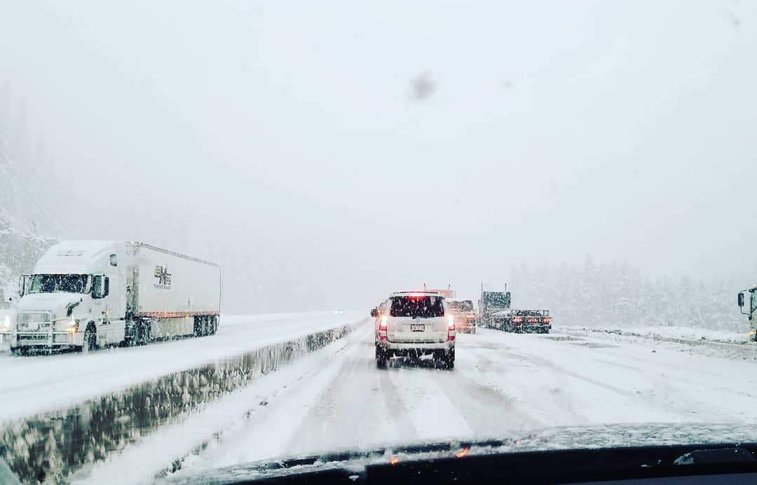 The alert warns that rapid accumulating snow could make driving and travel over some locations difficult.