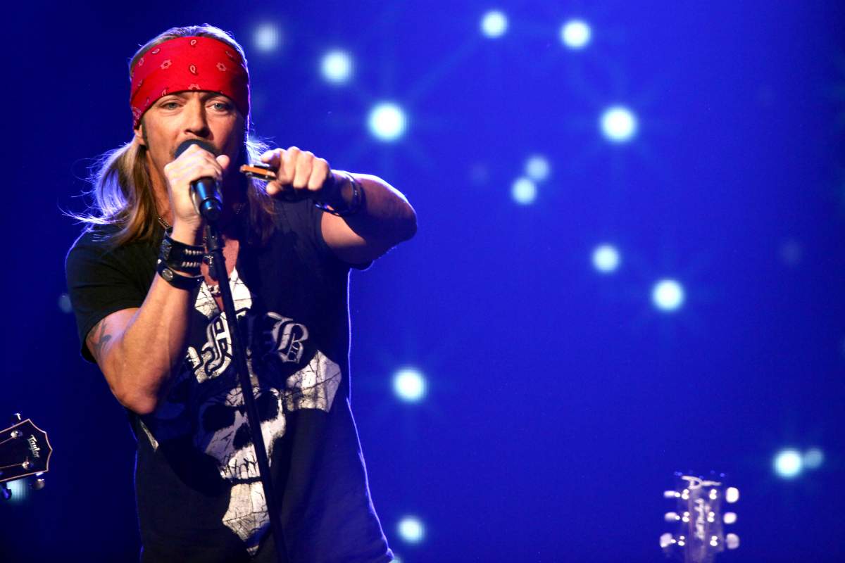 Bret Michaels performs at the 2014 MDA Show Of Strength Telethon held at the Hollywood Palladium on May 13, 2014 in Hollywood, Calif.