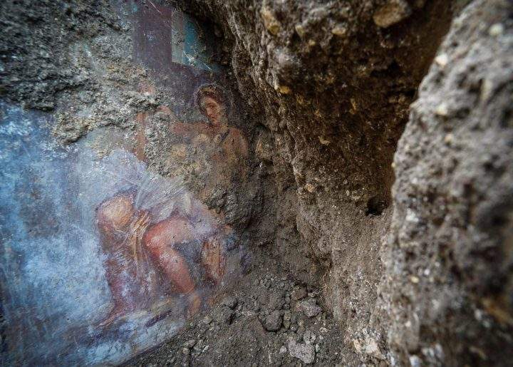 The fresco ”Leda e il cigno” (Leda and the swan) discovered last Friday in the Regio V archeological area in Pompeii, near Naples, Italy, is seen Monday, Nov. 19, 2018.
