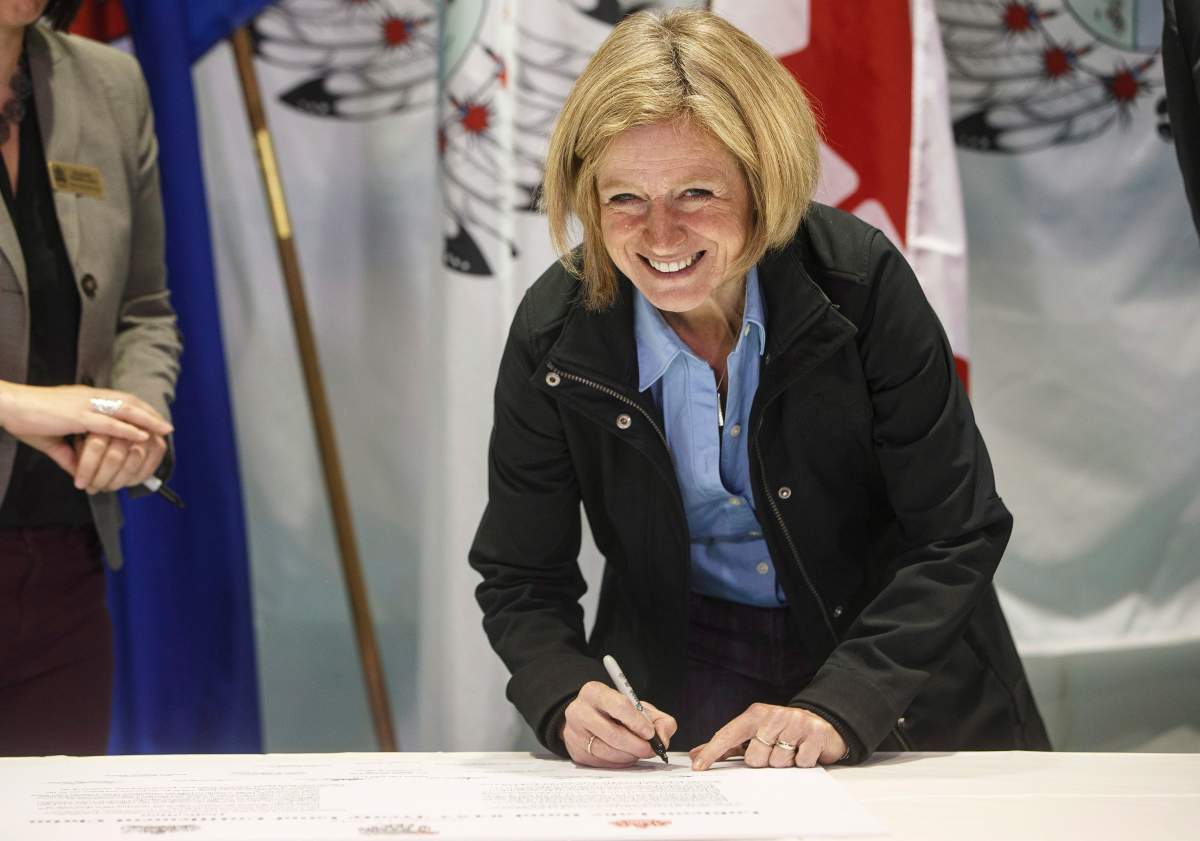 Alberta Premier Rachel Notley signs a historic land deal with the Lubicon Lake First Nation, in Little Buffalo, Alta. on Tuesday November 13, 2018.