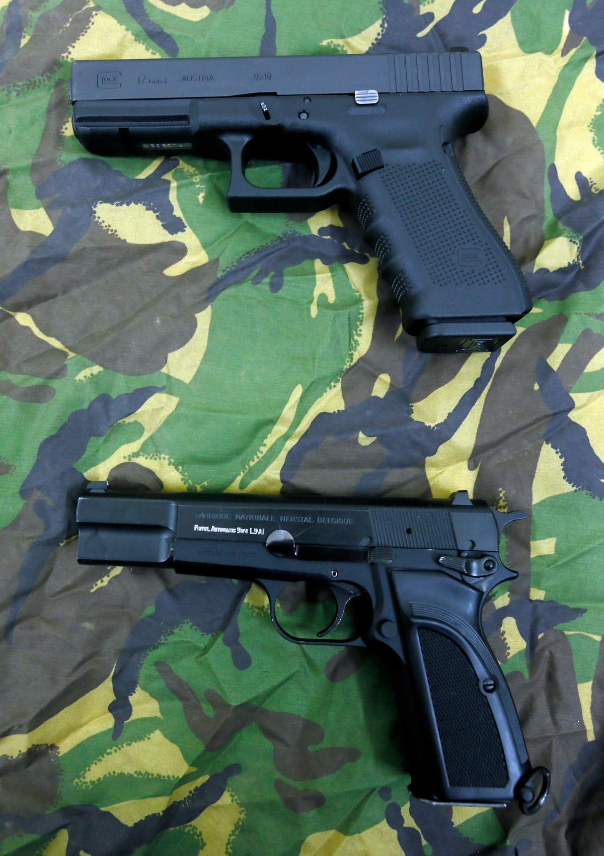 A Glock 17 Gen 4 pistol, top, and a Browning pistol that is being replaced. The British Army needed 25,000 of them, and it got them in two years.

