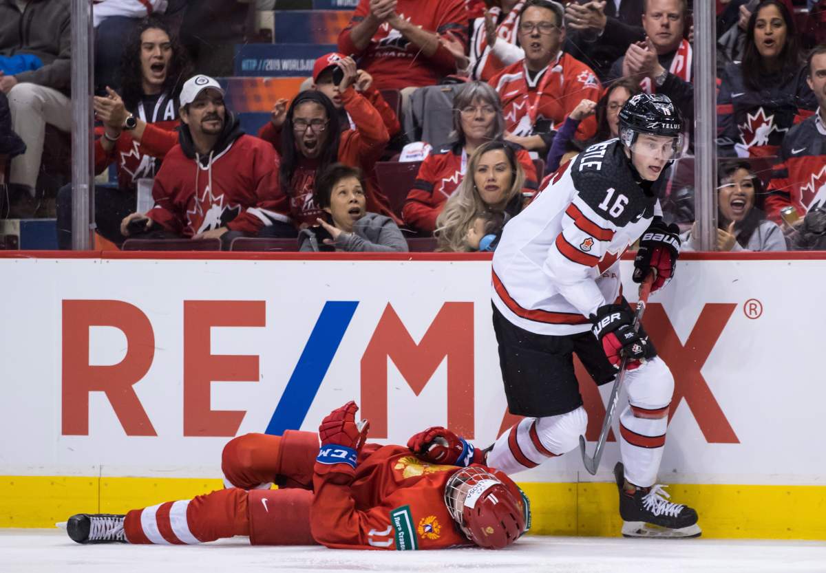 Canada’s MacKenzie Entwistle (16) checks Russia’s Vasili Podkolzin (11) during second period IIHF world junior hockey championship action in Vancouver on Monday, Dec. 31, 2018.