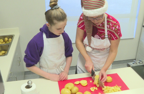 Rhonda Taylor and her Daughter Lexi prepare food for “Got Bannock”.
