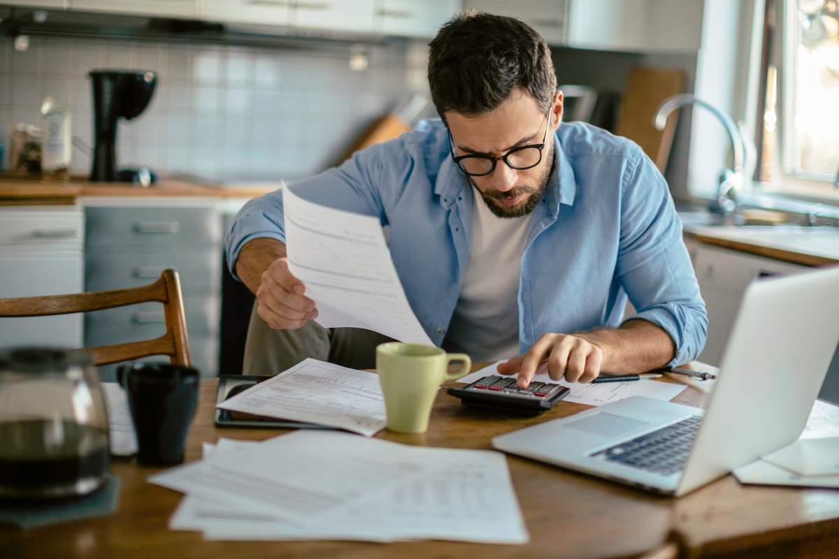 Around half of Canadians do not trust professionals to help them out of debt, according to a recent poll conducted by Ipsos for MNP Ltd.