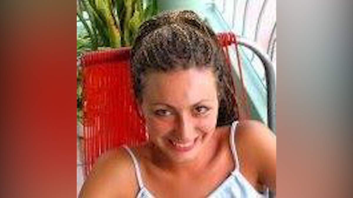 Sarah McIver was detained in China for issues relating to her visa, Chinese spokesperson says