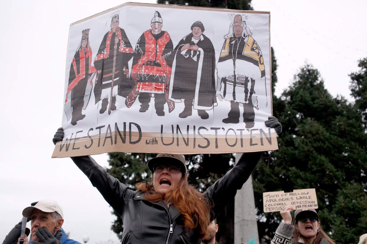 Hundreds of people gathered in support of the Unist’ot’en Camp and Wet’suwet’en people during their standoff near Houston, B.C., as they protest against the LNG pipeline during a rally at the legislature in Victoria, B.C., on Tuesday, Jan. 8, 2019.