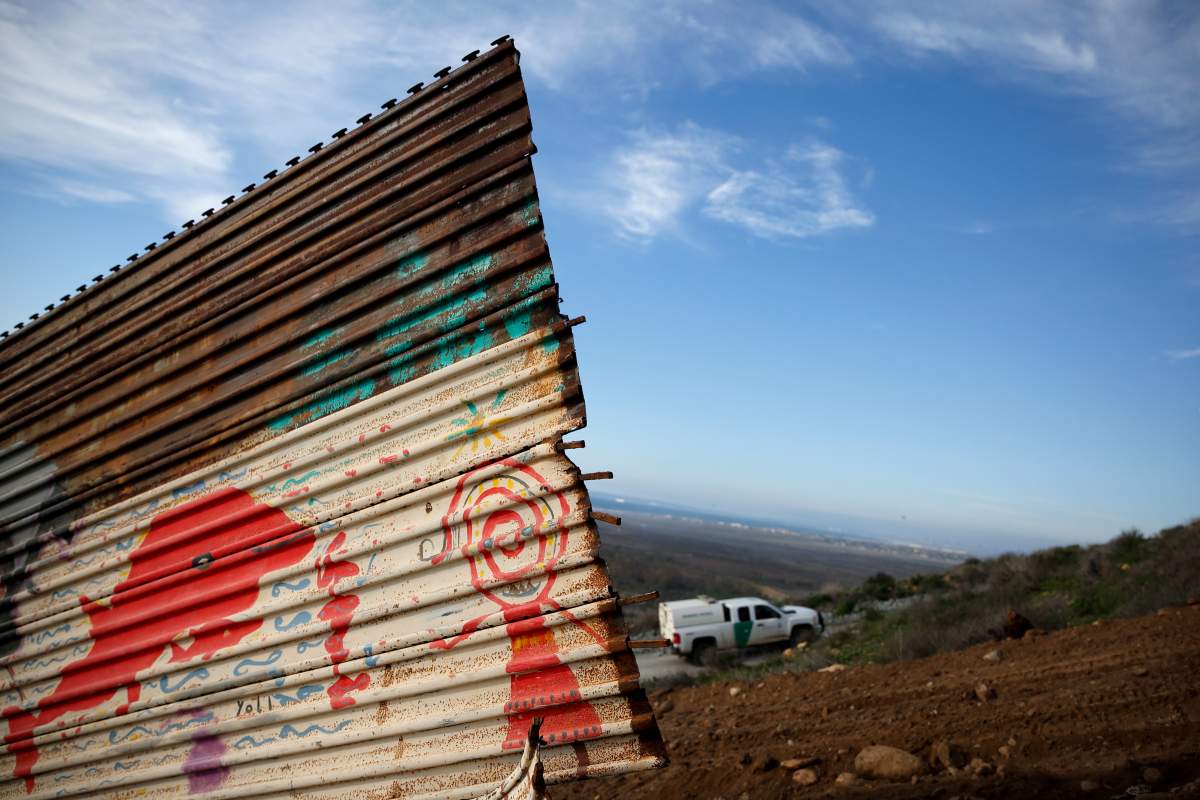 Donald Trump heads to U.S.-Mexico border as demand for funding continues amid government shutdown - image