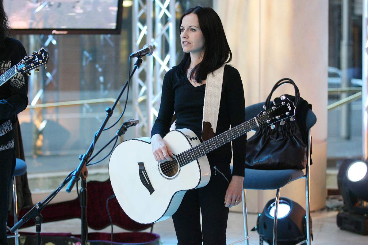 Dolores O’Riordan performs on ‘Sunrise’ on May 25, 2007, at Channel 7 in Sydney, Australia.