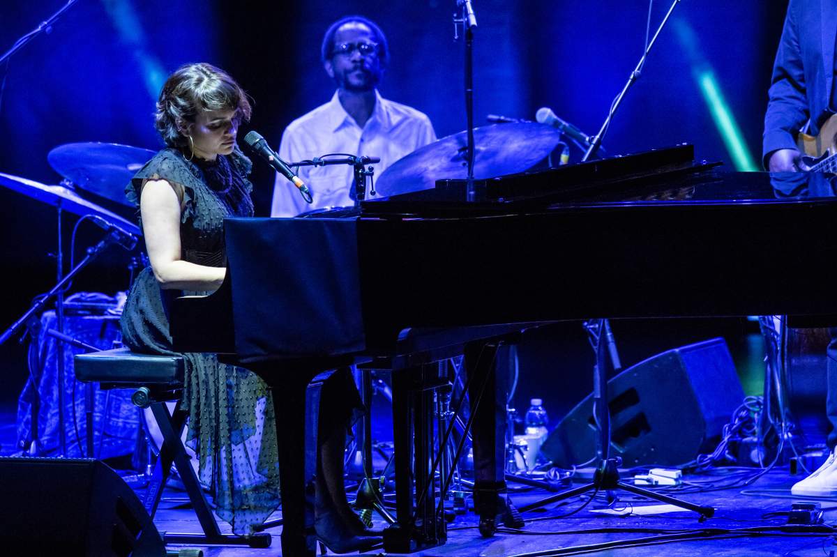 Norah Jones performs on stage at Teatro Degli Arcimboldi on April 8, 2018 in Milan, Italy.