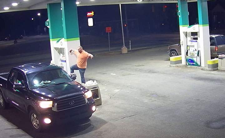 Police search for ‘Karate Kid’ thief who used ‘crane pose’ before snatching purse - image