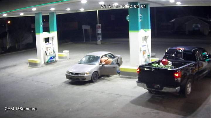 Police search for ‘Karate Kid’ thief who used ‘crane pose’ before snatching purse - image