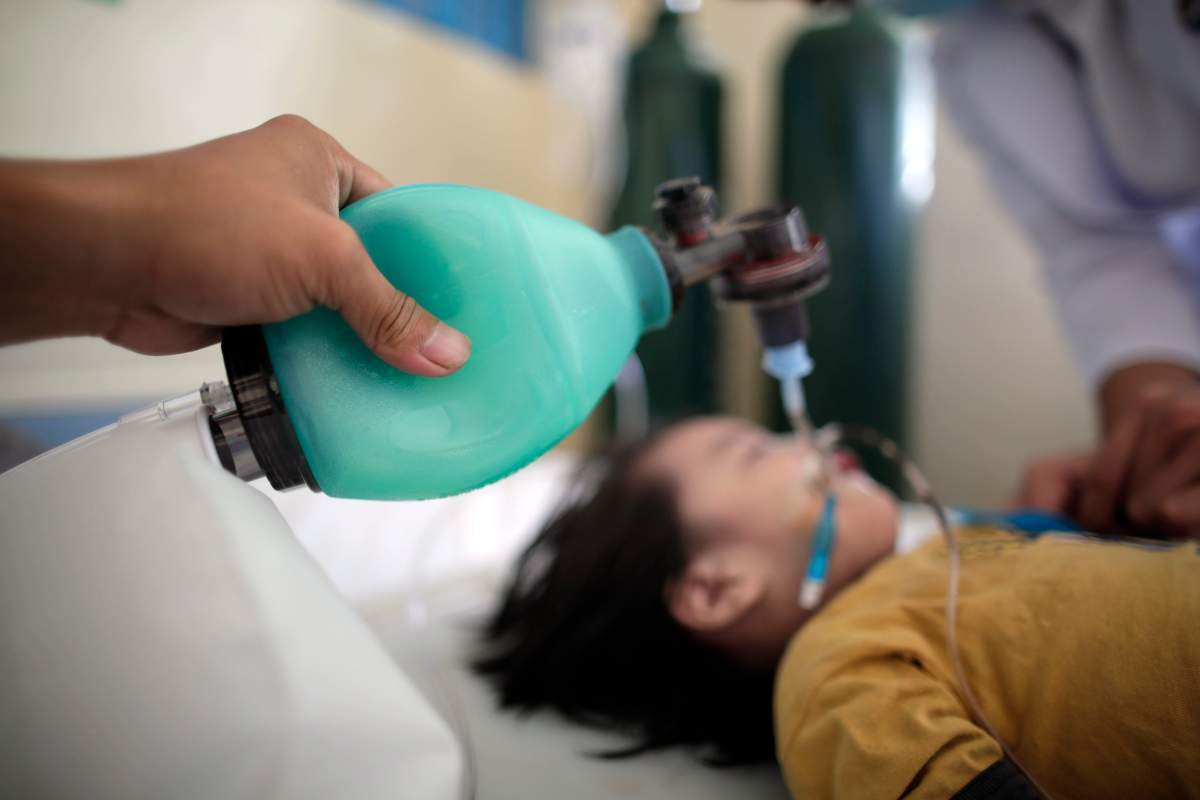 Filipino doctors treat a child who is suffering from measles at a government hospital in Manila, Philippines, 07 February 2019. The Philippines health department declared a measles outbreak in Metro Manila and Central Luzon. At least 55 deaths have been recorded since 01 January, mostly children under the age of four, health secretary Francisco Duque III said.