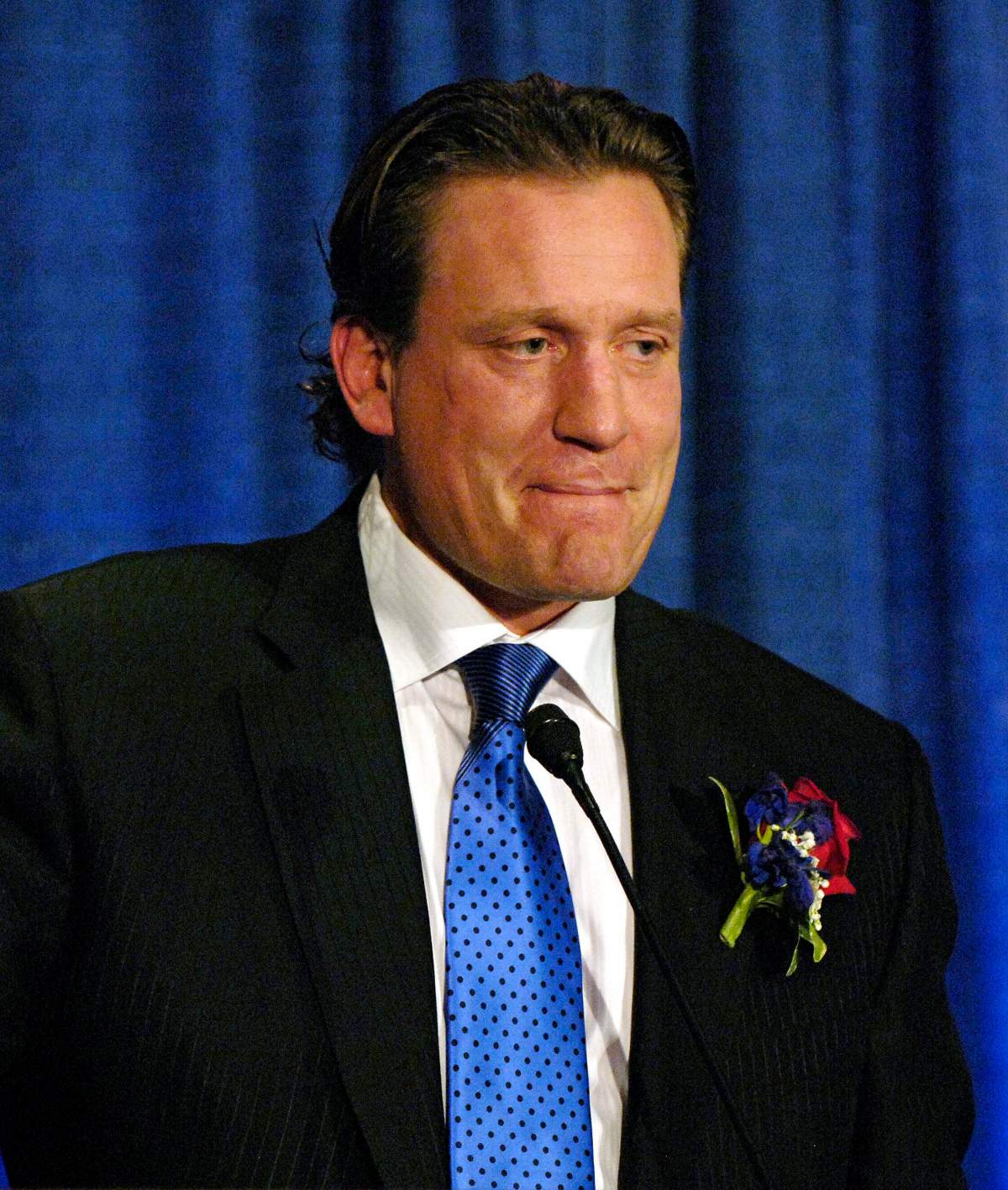 Jeremy Roenick holds back the emotions while speaking during induction ceremonies for the U.S. Hockey Hall of Fame in Buffalo, N.Y., on Thursday, Oct. 21, 2010.