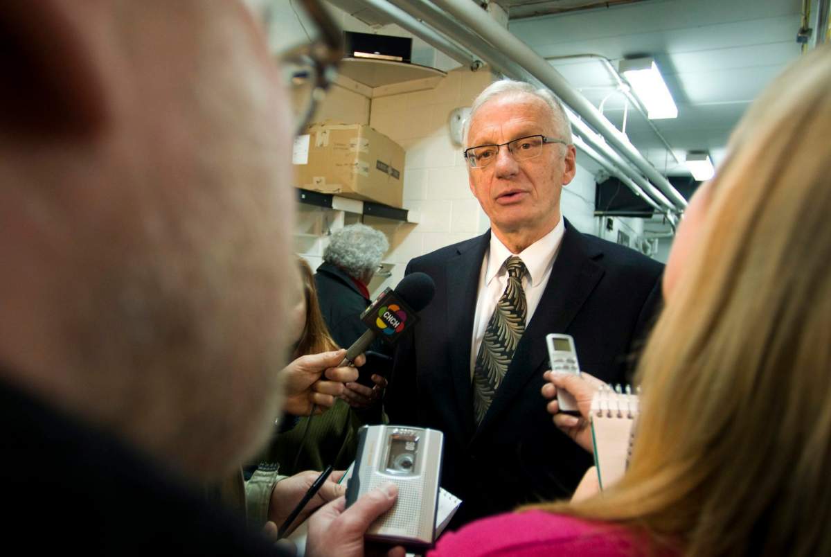 Former Hamilton mayor Bob Bratina is seeking a return to the city's top political job.