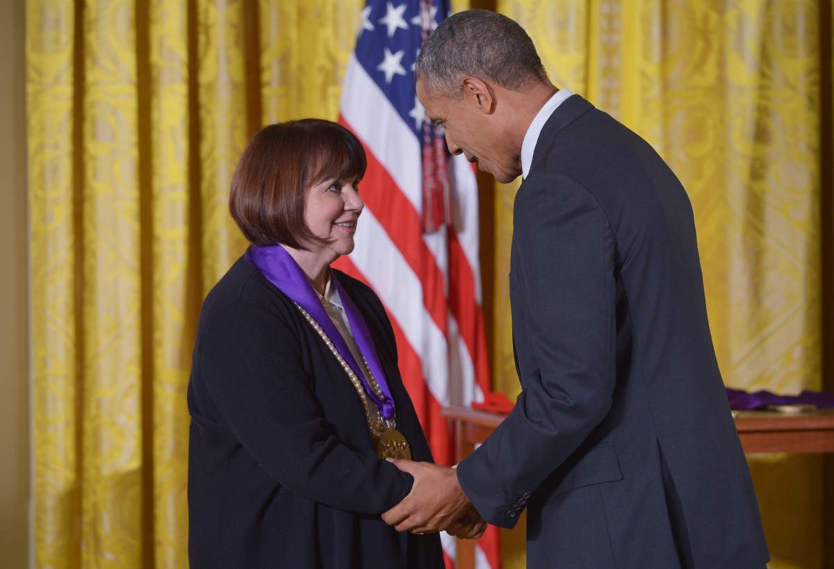 Former U.S. President Barack Obama presents the National Medal of Arts to singer Linda Ronstadt in the White House on July 28, 2014, in Washington, D.C.