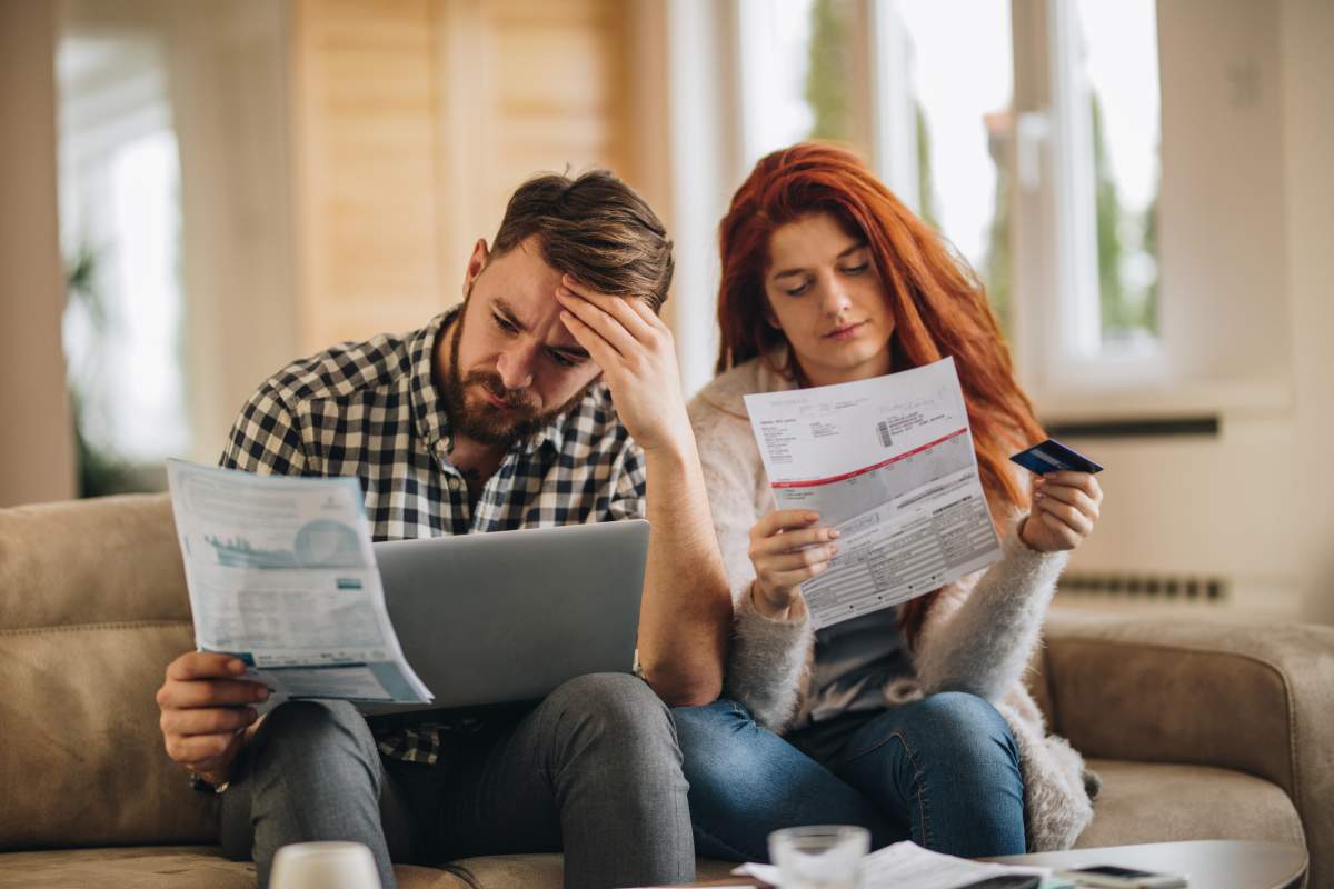 Fewer Canadians took out new mortgages in 2018, but household debt balances kept swelling, a new report from the Canada Mortgage and Housing Corporation shows.