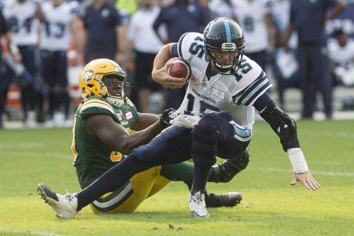Canadian defensive lineman Kwaku Boateng signed a contract extension through the 2020 season with the Edmonton Eskimos on Friday, Feb. 1, 2019.