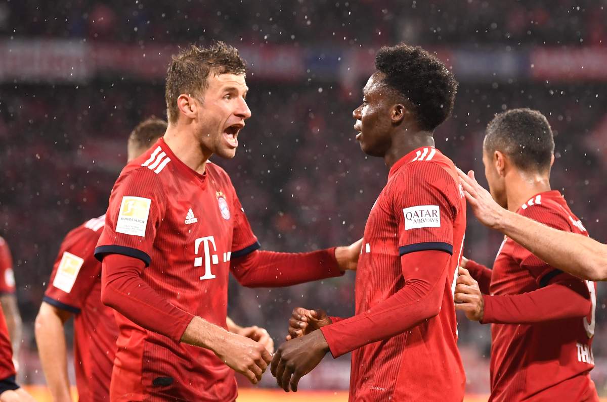 Bayern's Thomas Mueller (L) and Bayern's Alphonso Davies celebrate during the German Bundesliga soccer match between Bayern Munich and FSV Mainz 05 in Munich, Germany, 17 March 2019.  