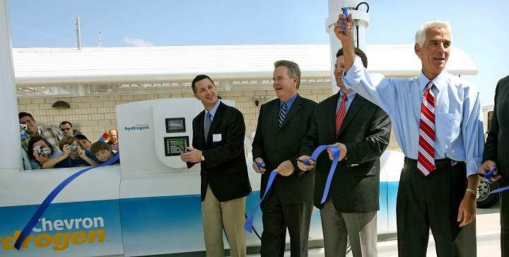 Head of Ontario Power Generation, Jeff Lyash, tops the province's annual Sunshine list earning more than $1.7 million.