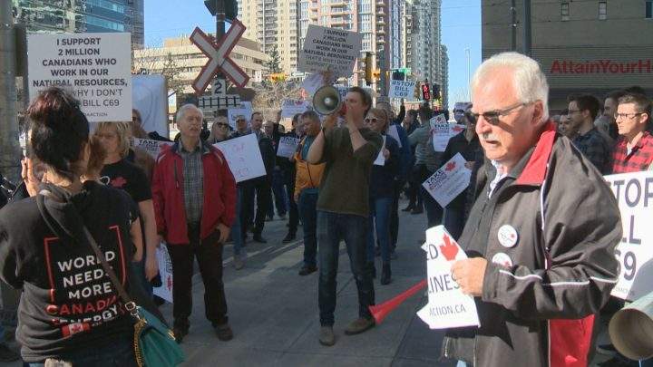 Calgarians rallied in support of pipelines on Friday.