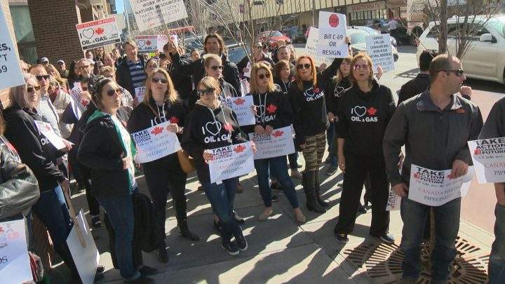 Calgarians rallied in support of pipelines on Friday.