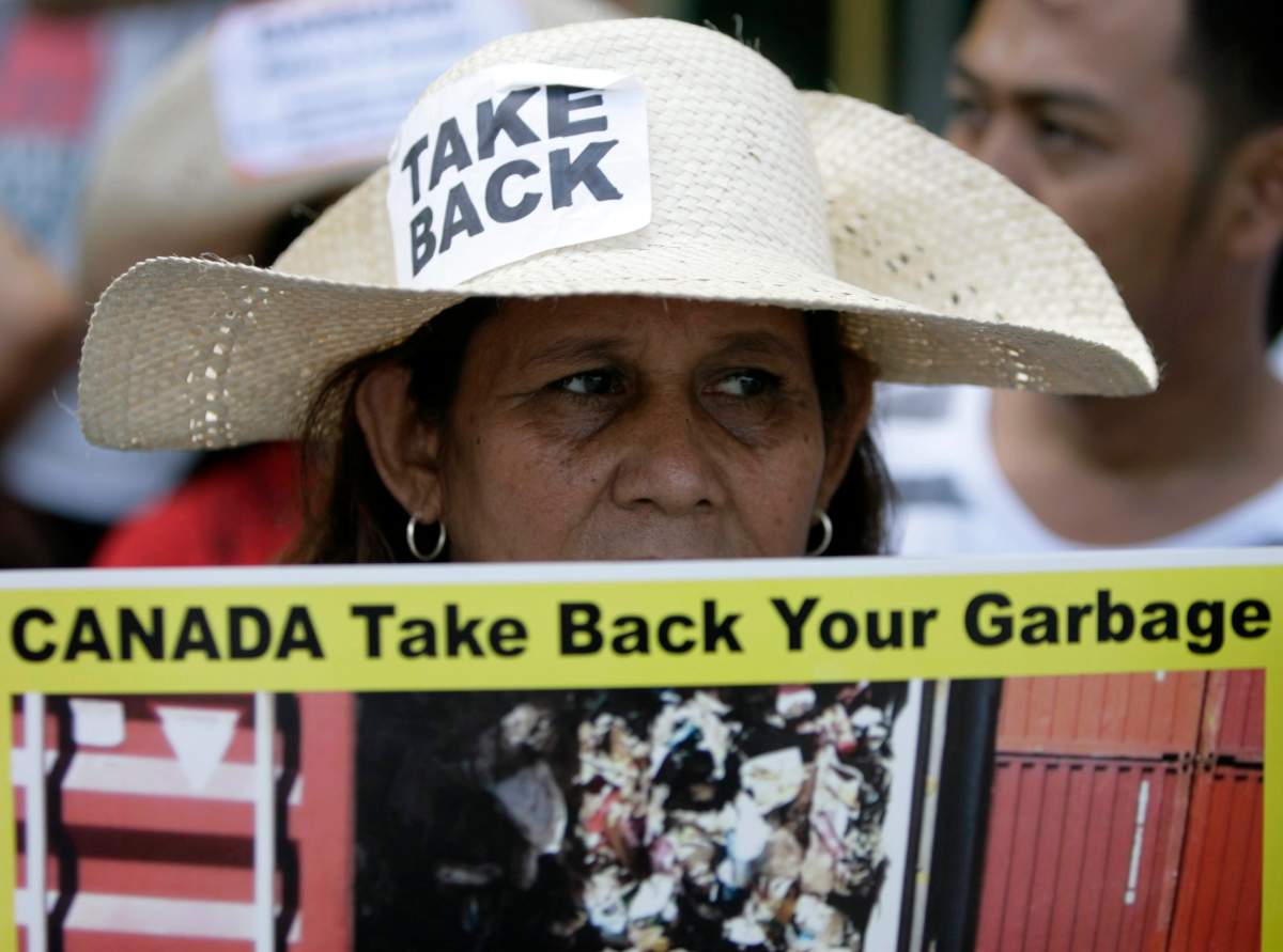 A Filipino environmentalist joins a demonstration in front of the Senate building in protest of garbage imported from Canada, in Pasay city, south of Manila, Philippines, 9 September 2015.