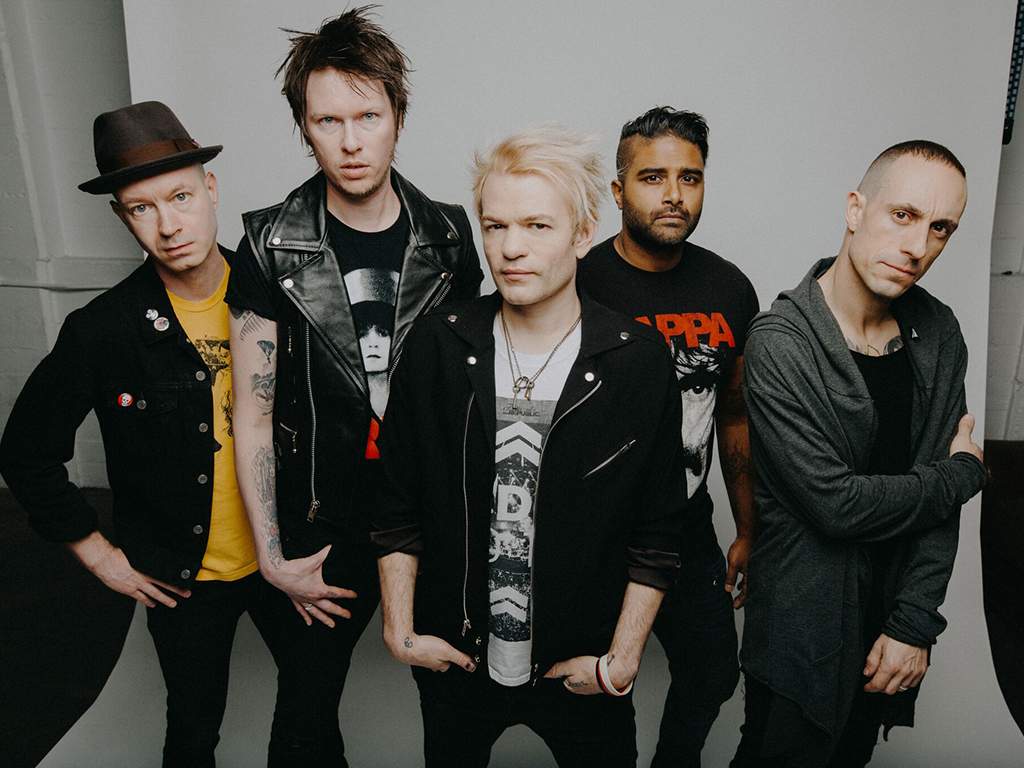 (L-R) Tom Thacker, Jason McCaslin, Deryck Whibley, Dave Baksh and Frank Zummo of Sum 41.