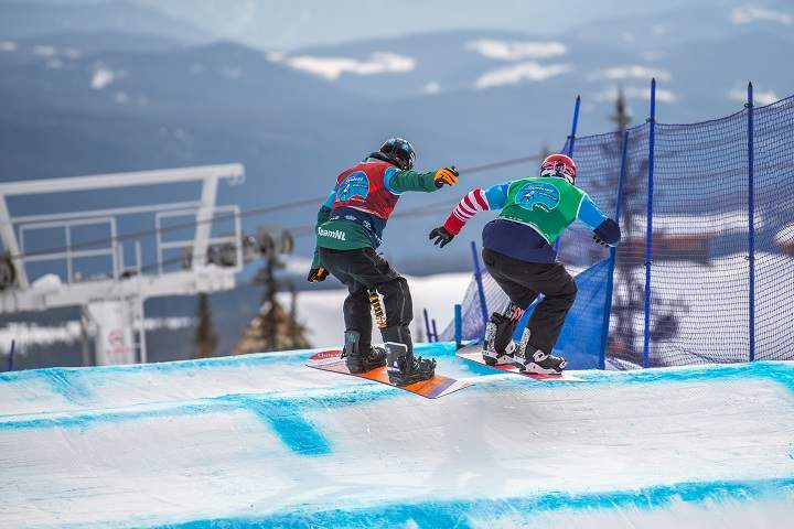 Snowboardcross features four riders racing simultaneously down a course featuring jumps, banked turns and tabletops at speeds in excess of 70 km/h.