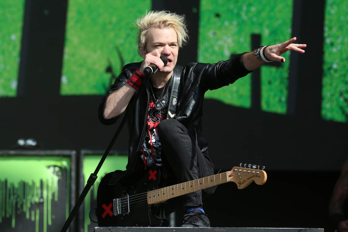 Deryck Whibley of Sum 41 performs live onstage during Day 2 of Reading Festival at Richfield Avenue on Aug. 25, 2018 in Reading, England.