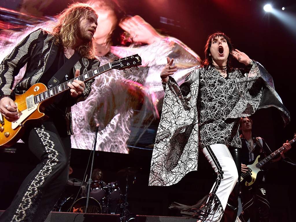 (L-R) Adam Slack and Luke Spiller of The Struts performing live onstage in 2018.
