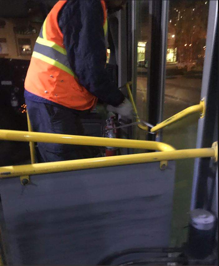 A photo of a Transit Plus bus driver tying his door closed with rope has attracted a lot of attention online.