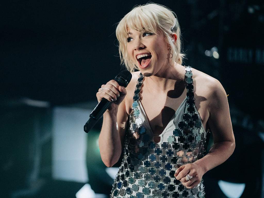 Carly Rae Jepsen.
