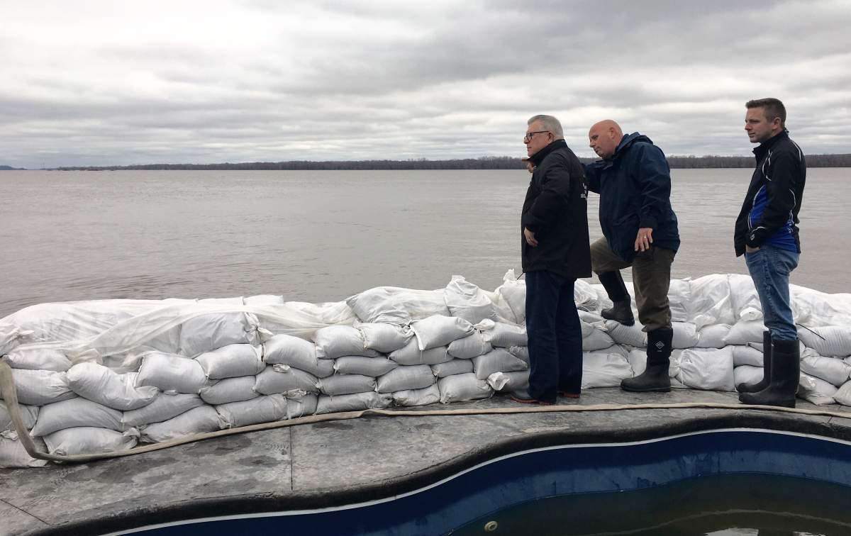 Public Safety Minister Ralph Goodale meets with a homeowner in Clarence-Rockland talking about the flooding.