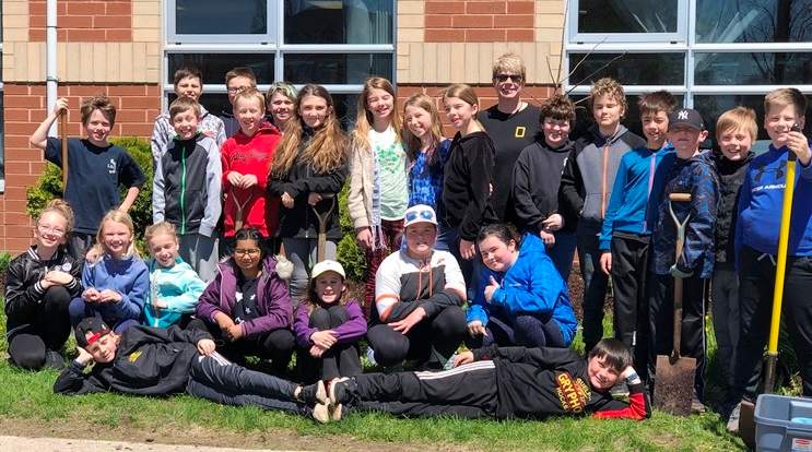 Cathy Dykstra, a Grade 5 teacher, has been named the 2019 Energy Educator of the Year by Canadian Geographic.
